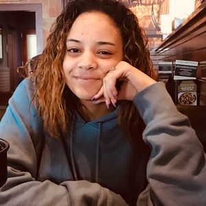 Meet your Posher, Arella